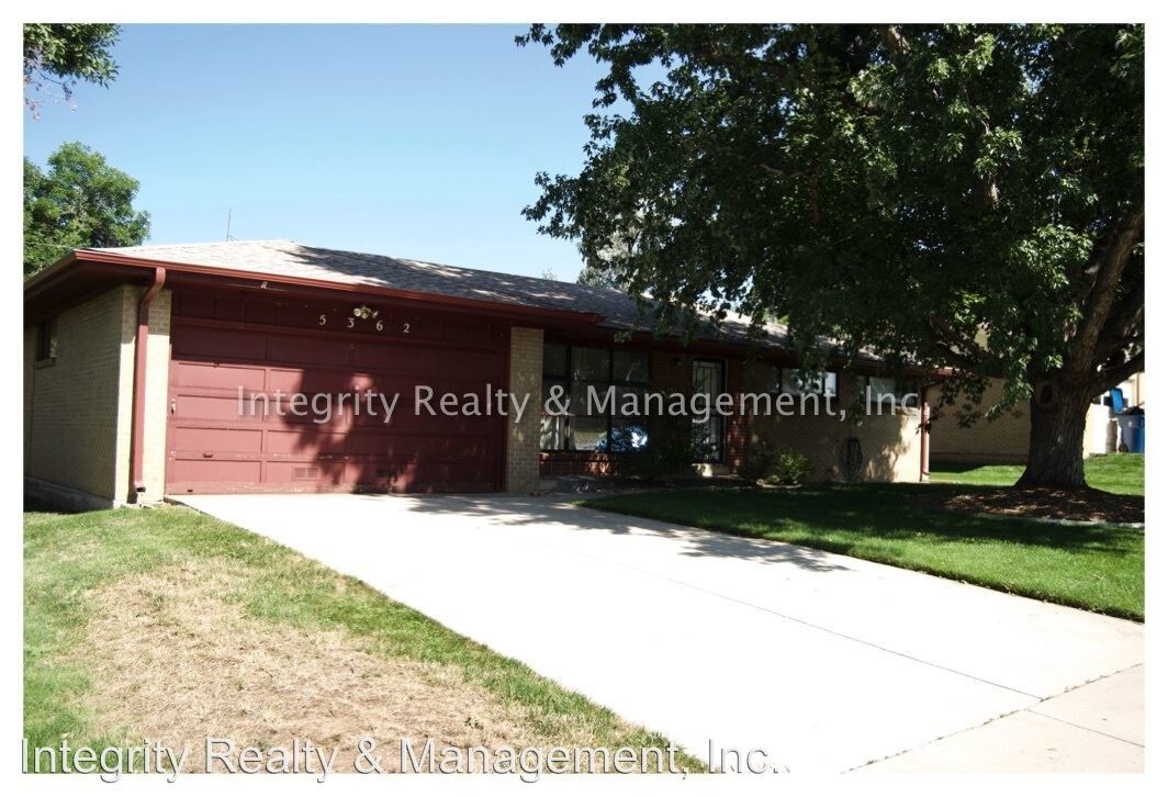 4 br, 1.5 bath House 5362 S Hickory St House Rental in Littleton