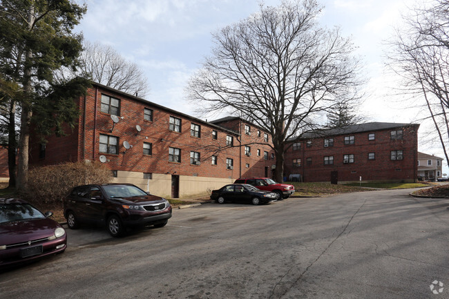 Building Exterior - Forest Garden Apartments