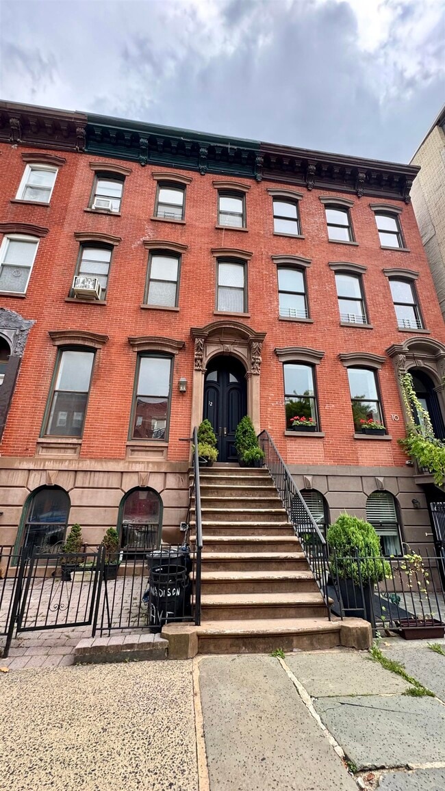 Building Photo - 12 Madison Ave