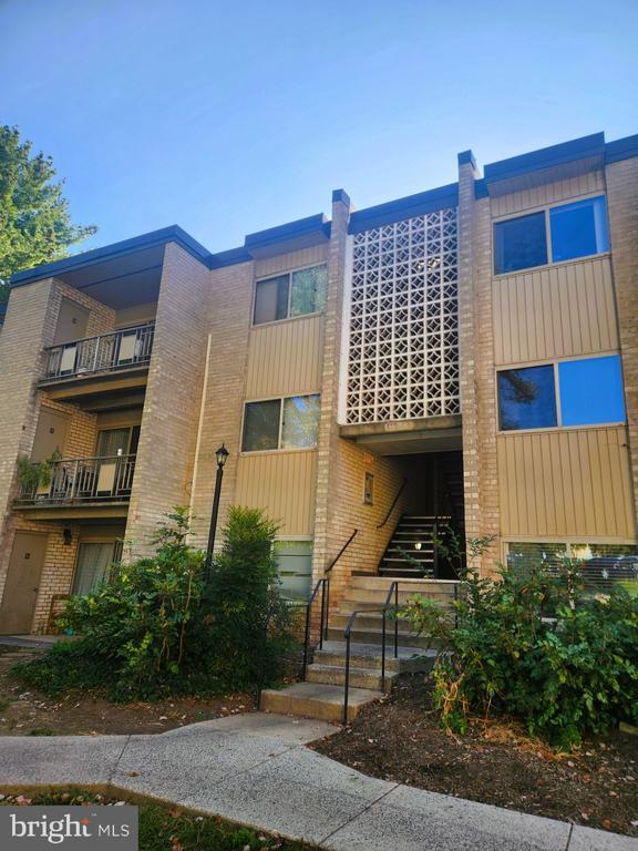 Building Photo - 12215 Braxfield Ct
