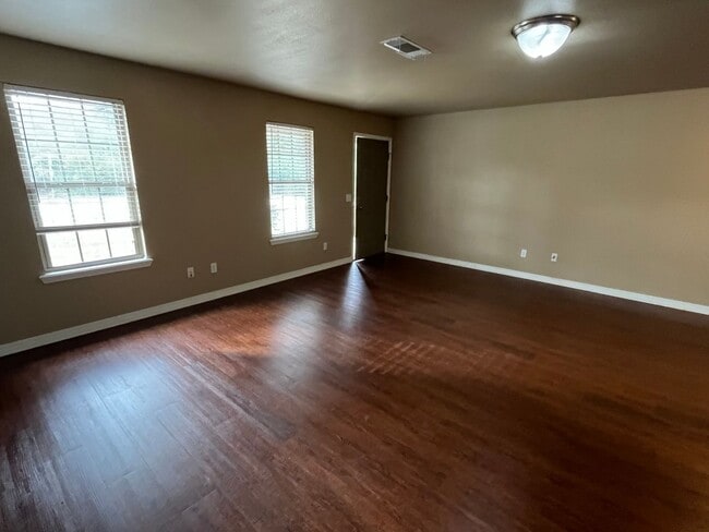 Building Photo - 918 Sequoyah Way