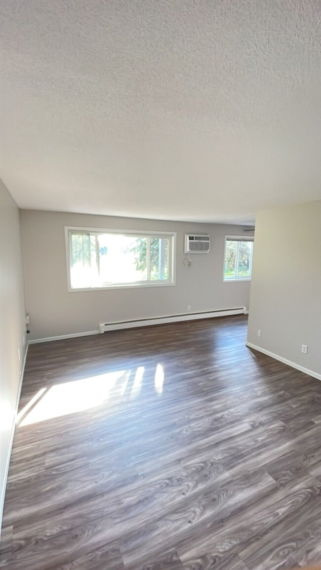 Foto del edificio - Royal Oaks Apartments