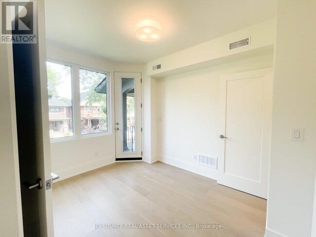Building Photo - 474 Palmerston Blvd