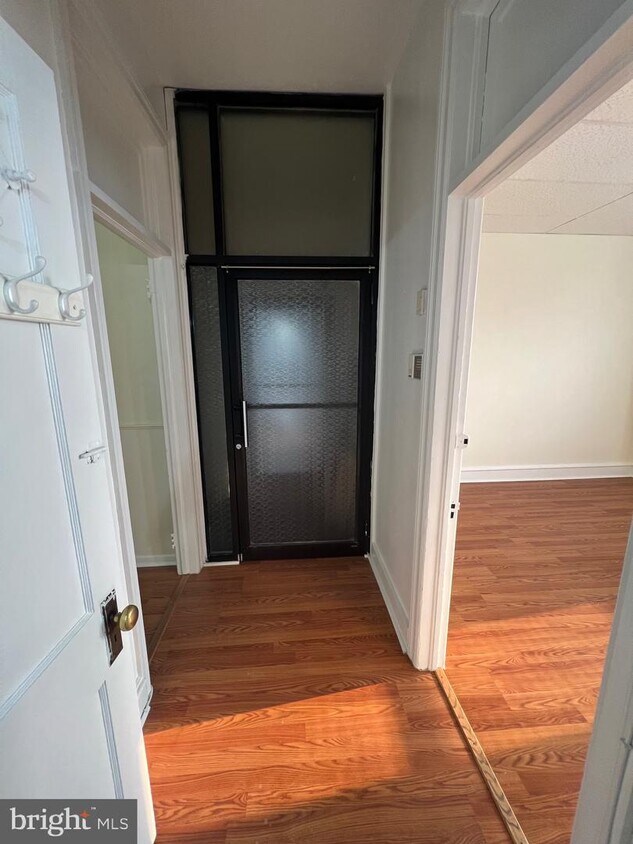 Foto principal - 7979 Oxford Ave