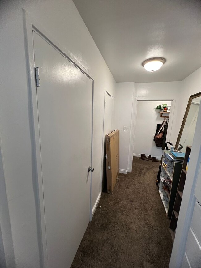 Building Photo - South of BYU Campus 1 bed /1 bath
