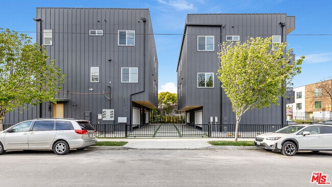 Foto del edificio - 4707 Clinton St