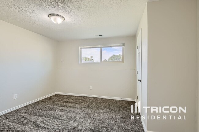 Building Photo - 667 W 2200 N