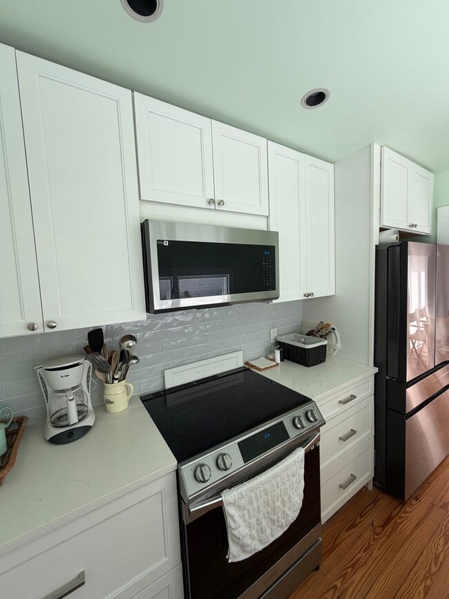 Building Photo - 1211 Varela St