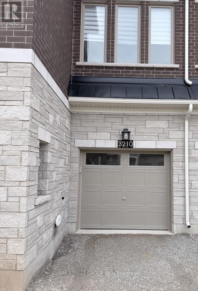 Photo du bâtiment - 3210 Crystal Dr