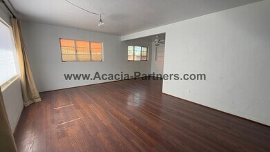 Building Photo - 3137 E Linden St