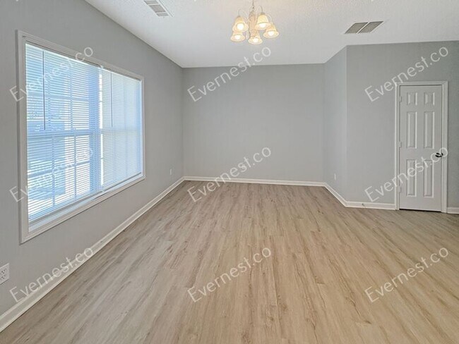 Building Photo - 8667 Thomas Rd