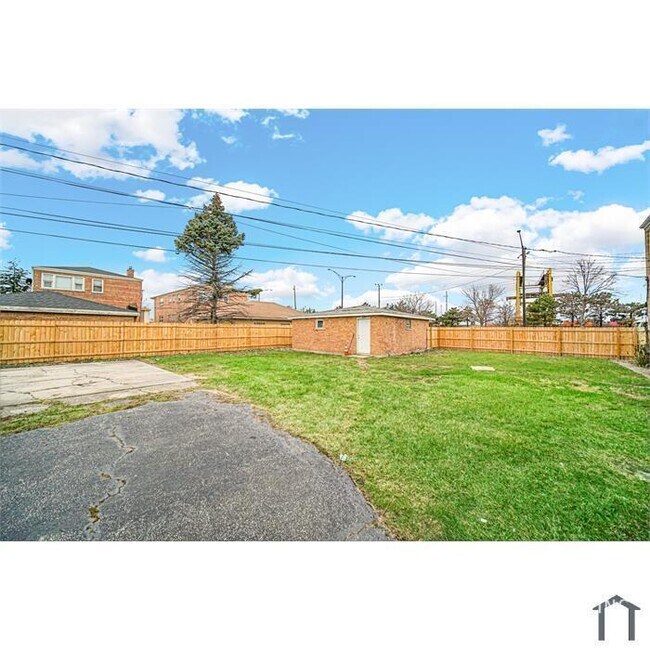 Foto del edificio - 7900 S Whipple St