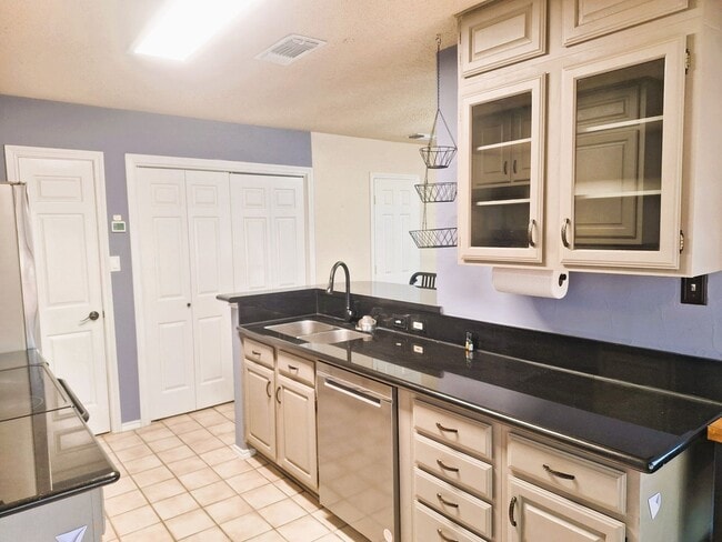 Building Photo - 408 Santa Fe Trail