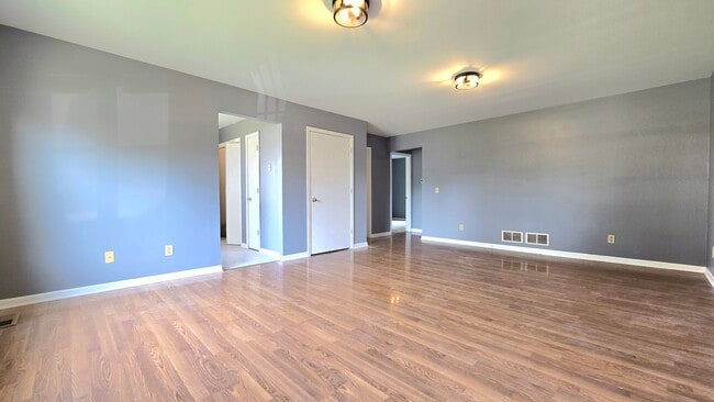 Building Photo - 509 W South St