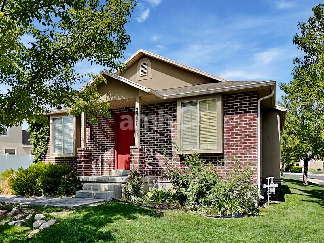 Primary Photo - 12547 S Mayan Street