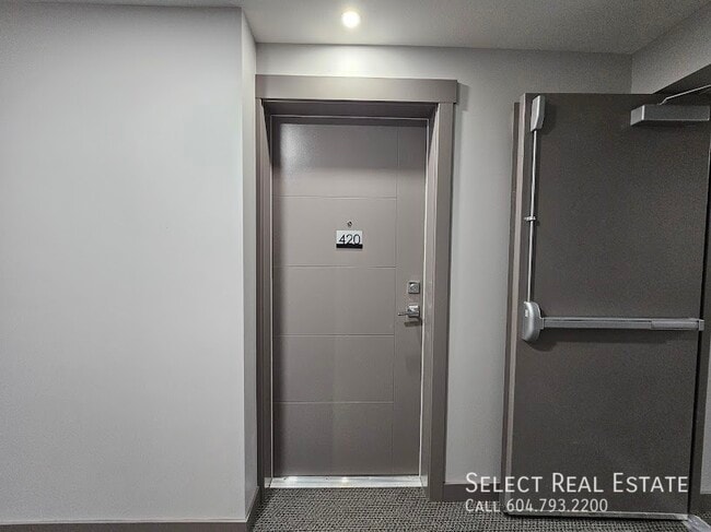 Building Photo - 33886 Pine St