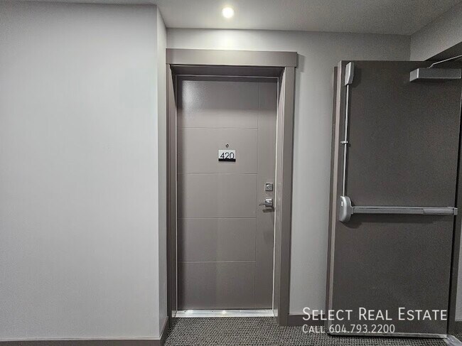 Photo du bâtiment - 33886 Pine St