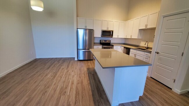 Building Photo - Amenity Rich 2 Bedroom 2 Bathroom penthouse condo in Parker; with Amazing Mountain Views!