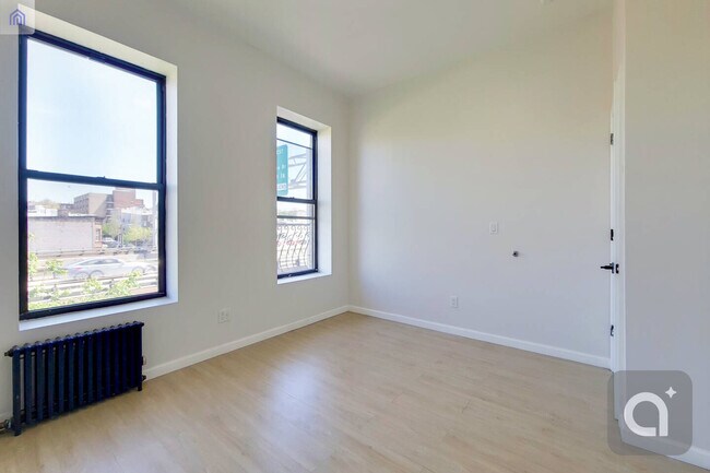 Building Photo - 4422 3rd Ave