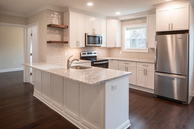 Interior Photo - The Parkview at Polifly: In-Unit Washer & Dryer, Heat and Water Included, and Cat & Dog Friendly