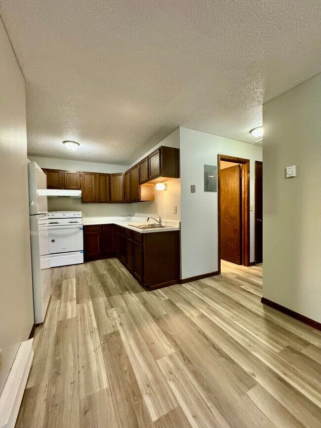 Foto del edificio - Updated 2 Bedrooms - Leonard North Dakota Rental