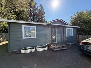 Building Photo - 2622 SE 84th Ave