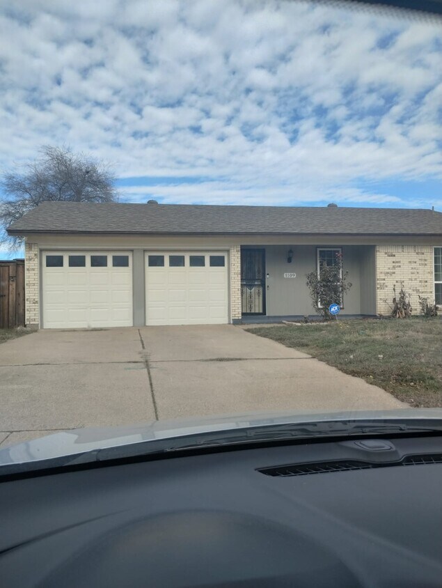 1109 Waverly Dr, Arlington, TX 76015 House for Rent in Arlington, TX