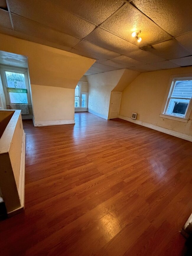 Building Photo - 2526 Beale Ave