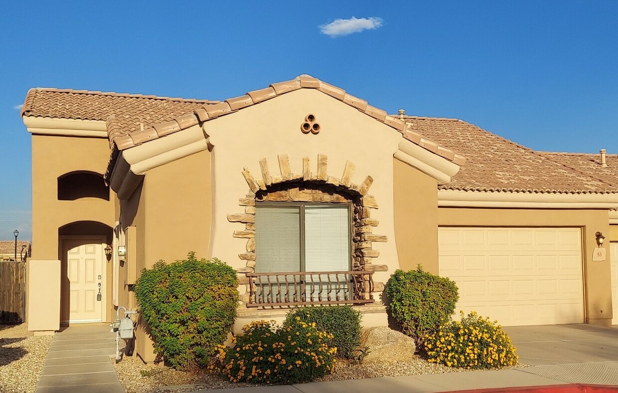 Foto principal - BEAUTIFUL 3BED 2BATH HOME LOCATED NEAR BAS...