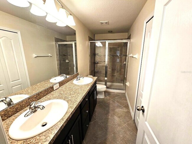 Foto del edificio - 5115 Bay Isle Cir