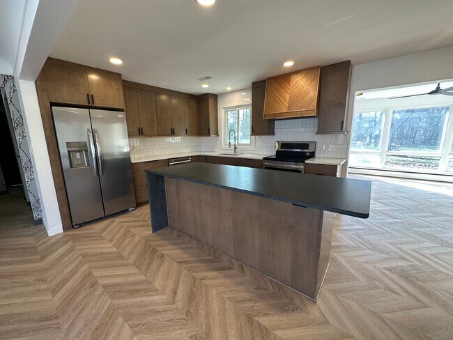 Foto del edificio - 3711 Ruthland Dr