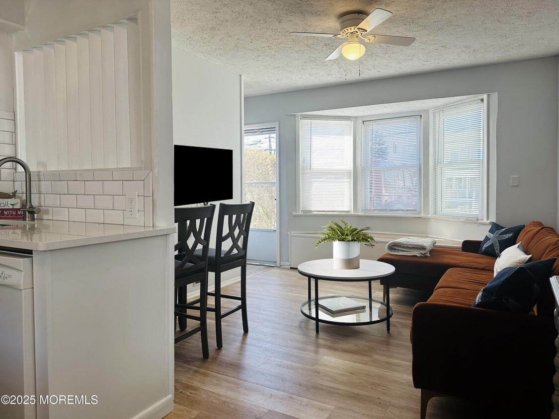 Foto principal - 107 1st Ave