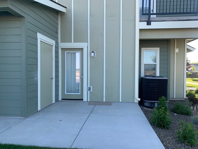 Building Photo - 2 bed 2 bath new build in Caldwell