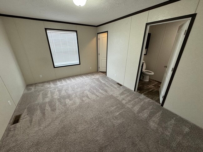 Building Photo - 216 Maple