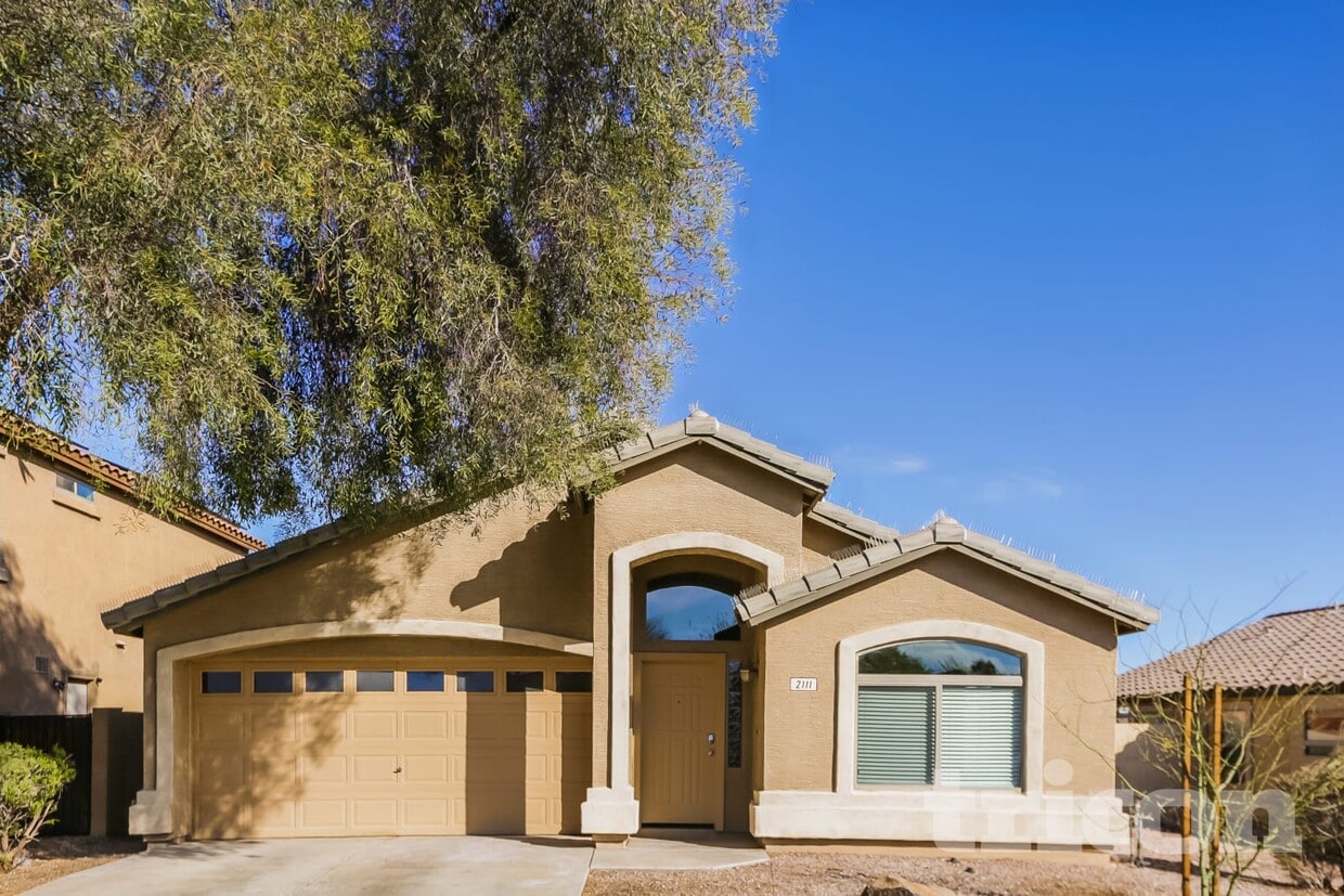 Foto principal - 2111 S 160th Ln