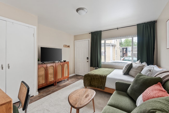 Building Photo - 5248 SE Stark St