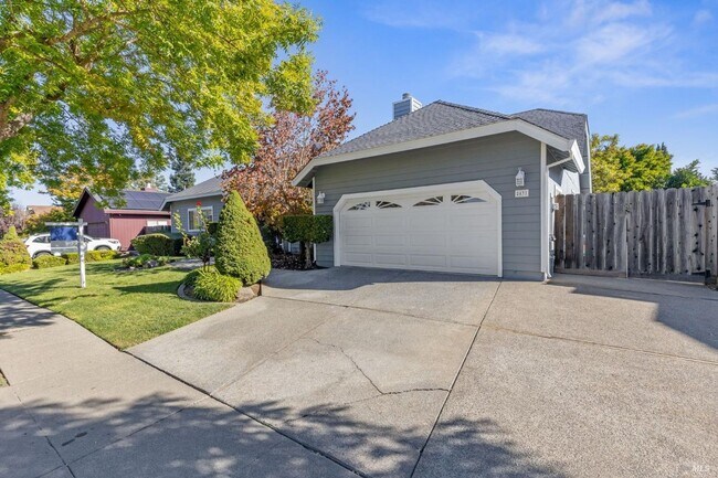 Building Photo - Desirable 3 bed 2.5 bath North Napa home w...