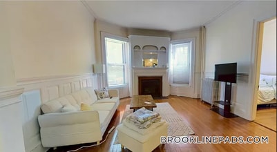 Building Photo - 1069 Beacon St