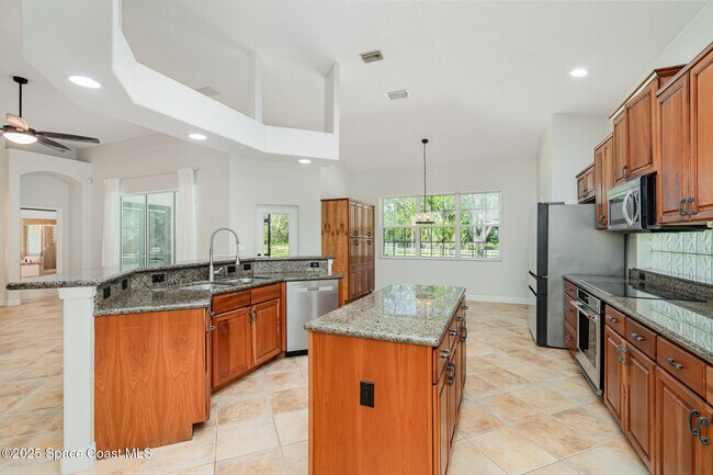 Building Photo - 2415 Grassmere Dr