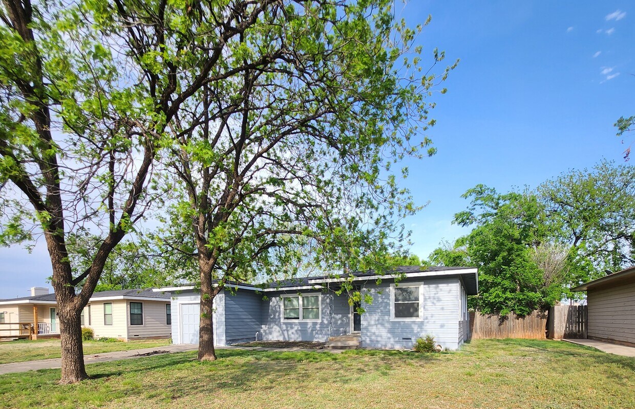 Foto principal - 417 Woodlawn Dr