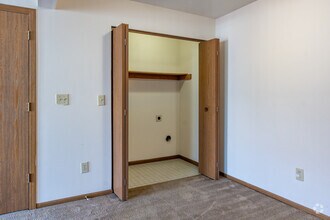 1 BR, 1 BA - 750SF - Washer and Dryer Hookup - Waterford Pointe