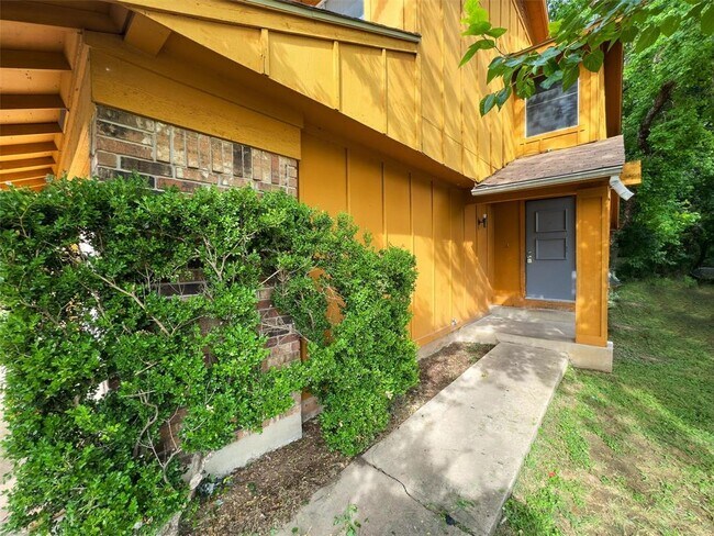 Foto del edificio - 10403 Golden Meadow Dr