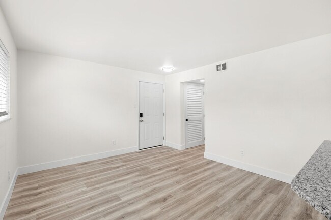 Foto del edificio - Tower Grove East - Updated 1 Bedroom