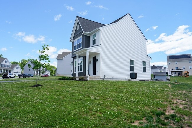 Building Photo - 245 Hollyhock Dr