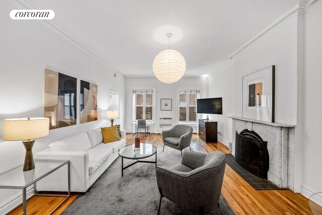 Building Photo - 120 E 19th St