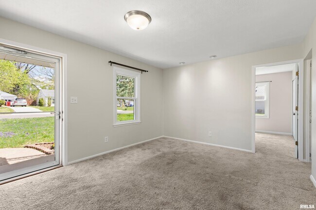 Foto del edificio - 5209 N Glen Elm Dr