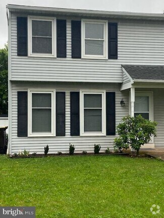 Building Photo - 558 State St