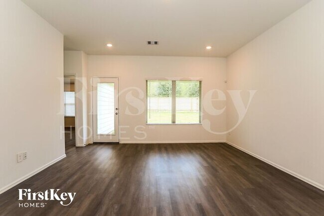Building Photo - 932 Pickering Oak Row