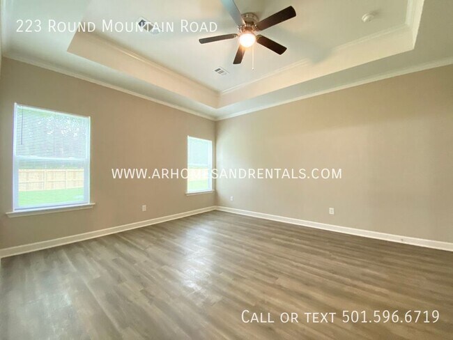 Foto del edificio - 223 Round Mountain Road | $1995 | 4 beds, ...