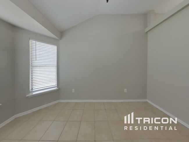Building Photo - 24027 Leathergate Dr
